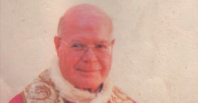 Don Vincenzino con le insegne arcipretali nel suo 50&deg; di sacerdozio