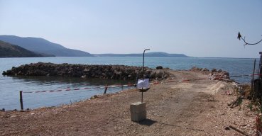 Abusivismo, denunciato un costruttore sul Lago di Varano