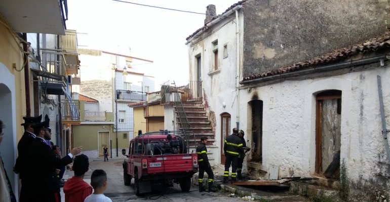 Incendio abitazione quartiere San Martino