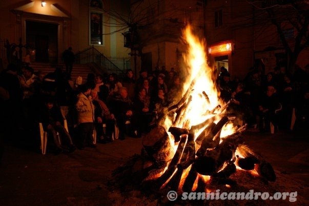 Arriva il tradizionale fuoco di Sant'Antonio Abate