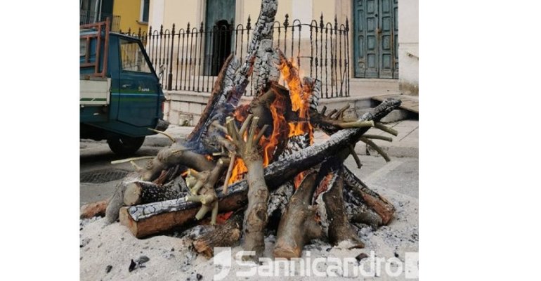 La tradizione dei fuochi votivi a San Nicandro